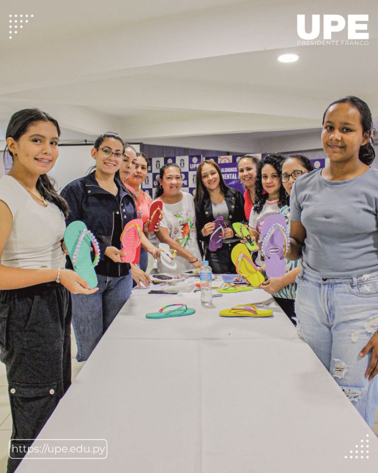 Bordado de Zapatillas: Curso Taller en la UPE 